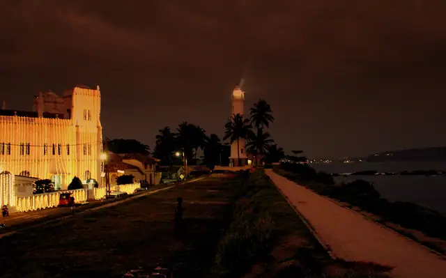 Lighthouse and mosque in Galle Fort
