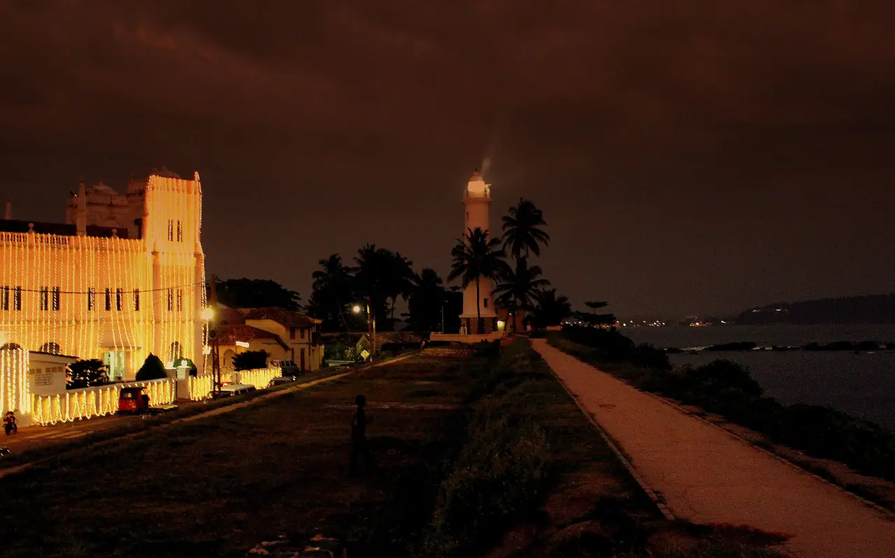 Lighthouse and mosque in Galle Fort