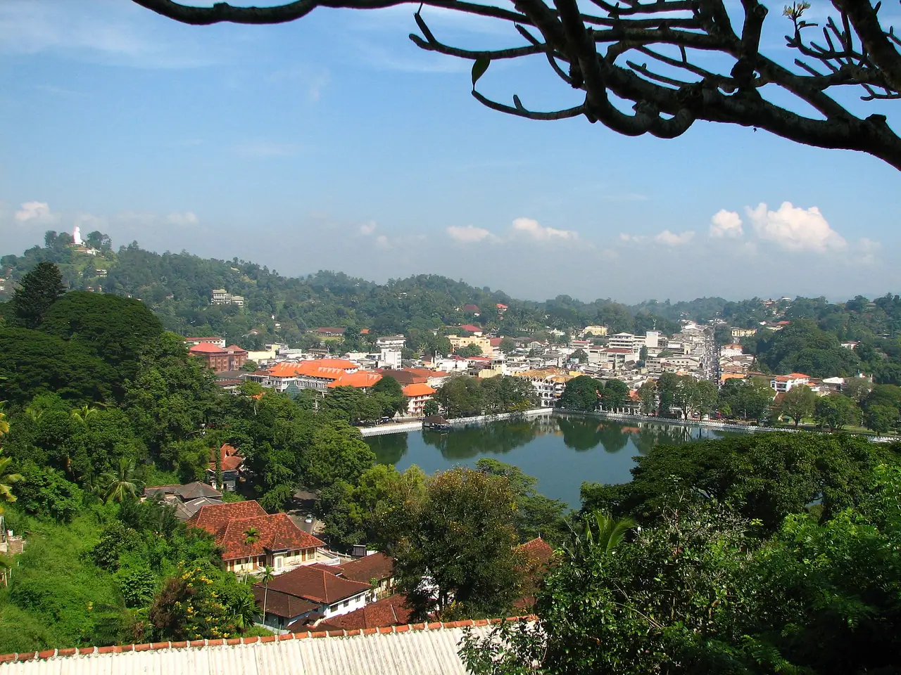 Kandy Lake and the city centre