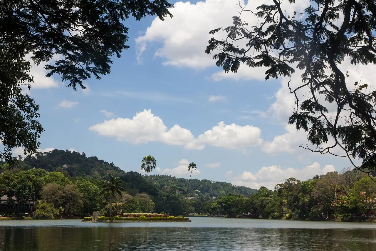 Kandy Lake