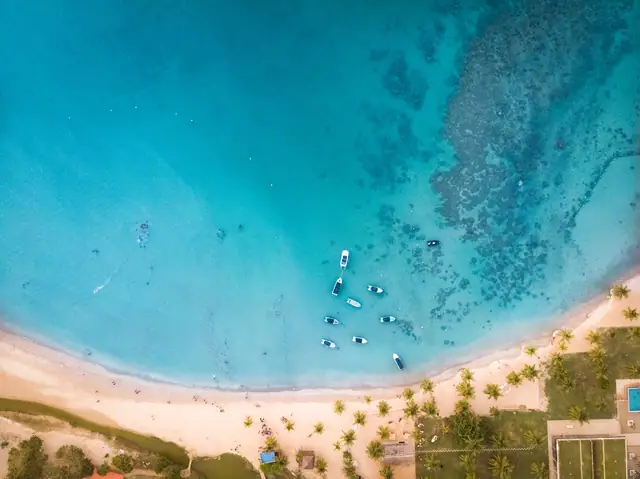 Blue water at Pasikudah beach